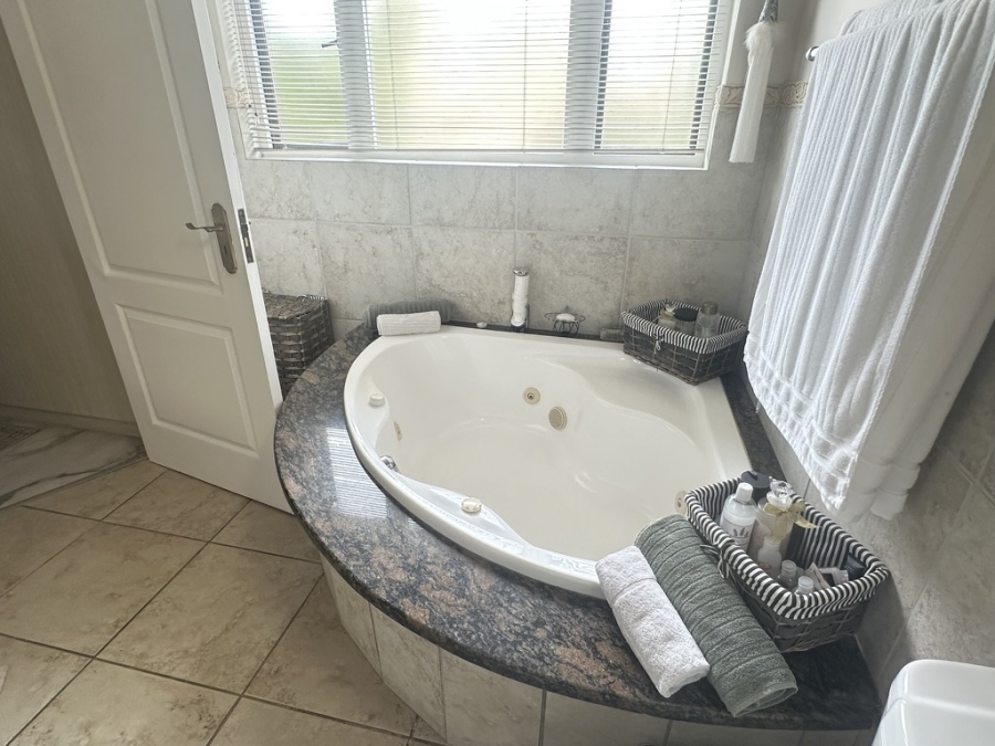 4 Bedroom Property for Sale in Wilderness Central Western Cape